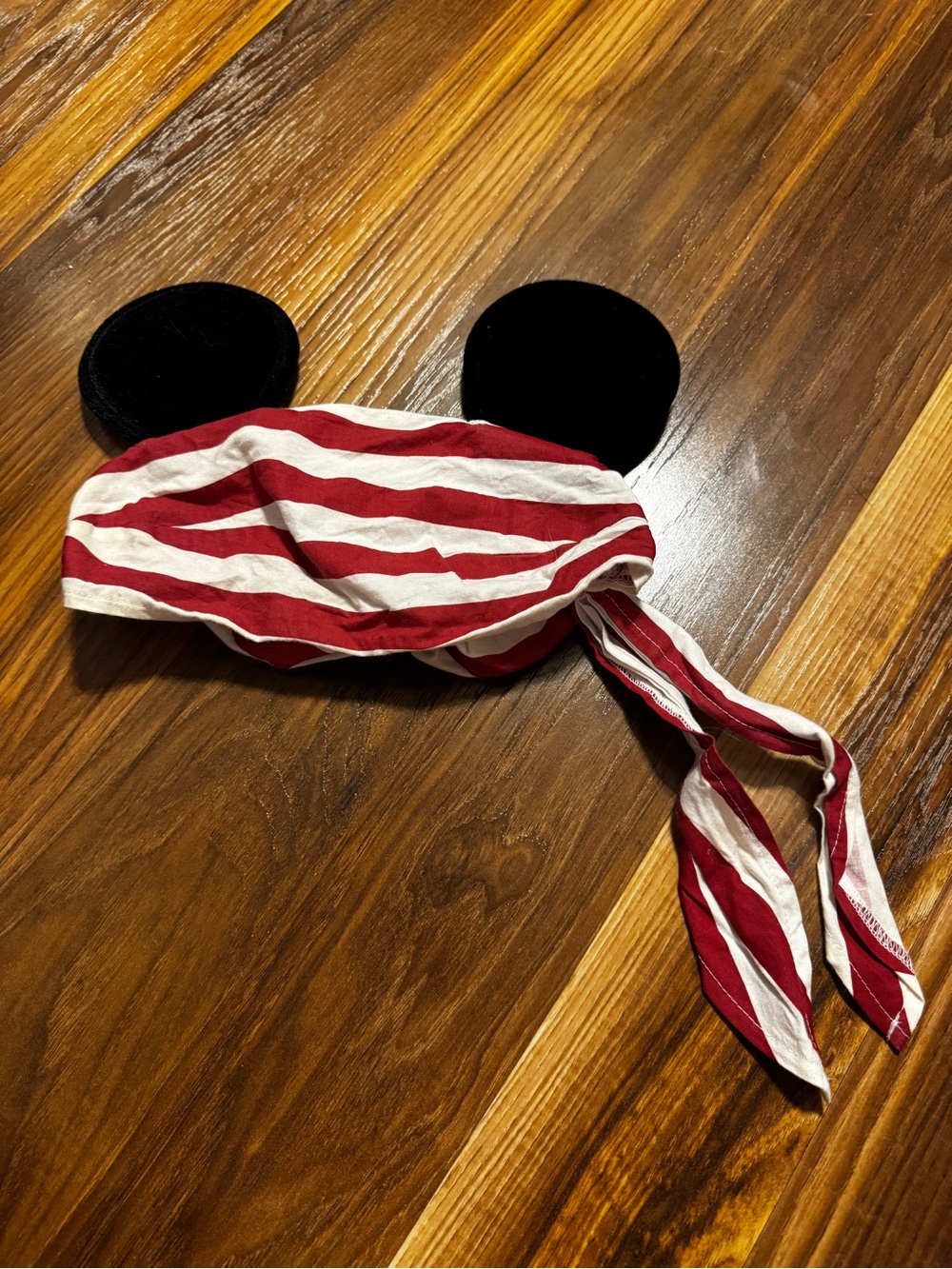 🚨 RARE!! VINTAGE Walt Disney Red & White Striped Bandana Hat with Black Ears